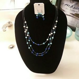 Costume pearl and Turquois beaded necklace